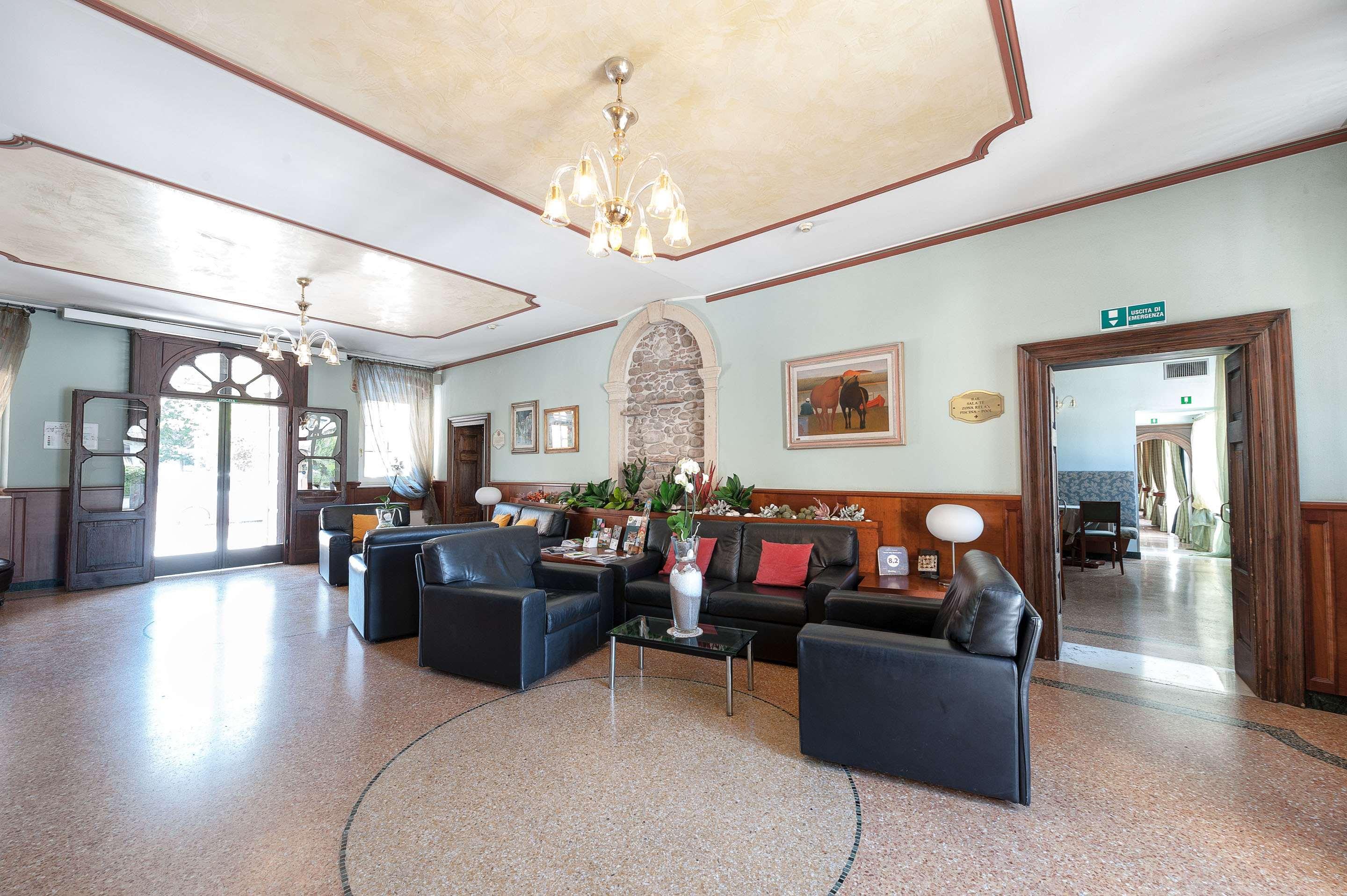 Hotel Villa Malaspina Castel d'Azzano Exterior photo