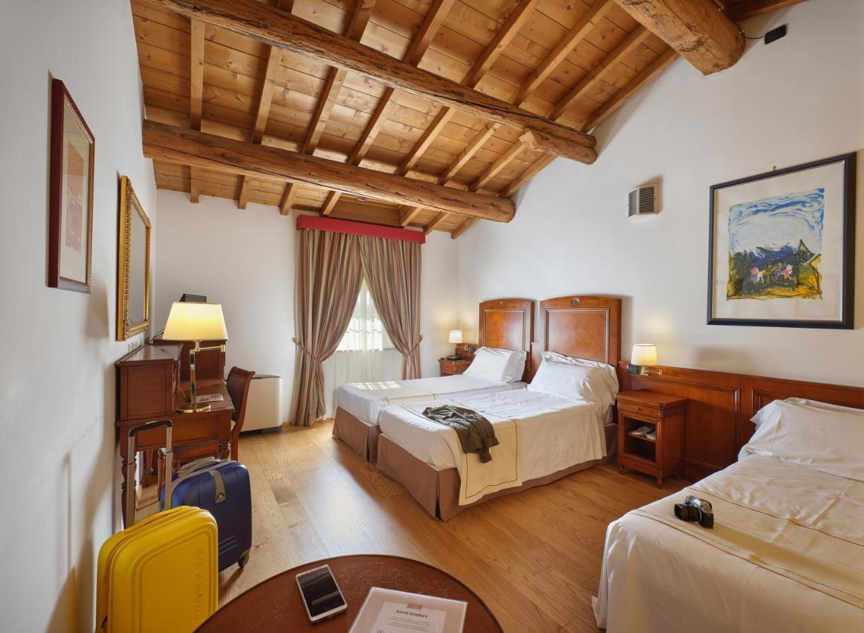 Hotel Villa Malaspina Castel d'Azzano Exterior photo