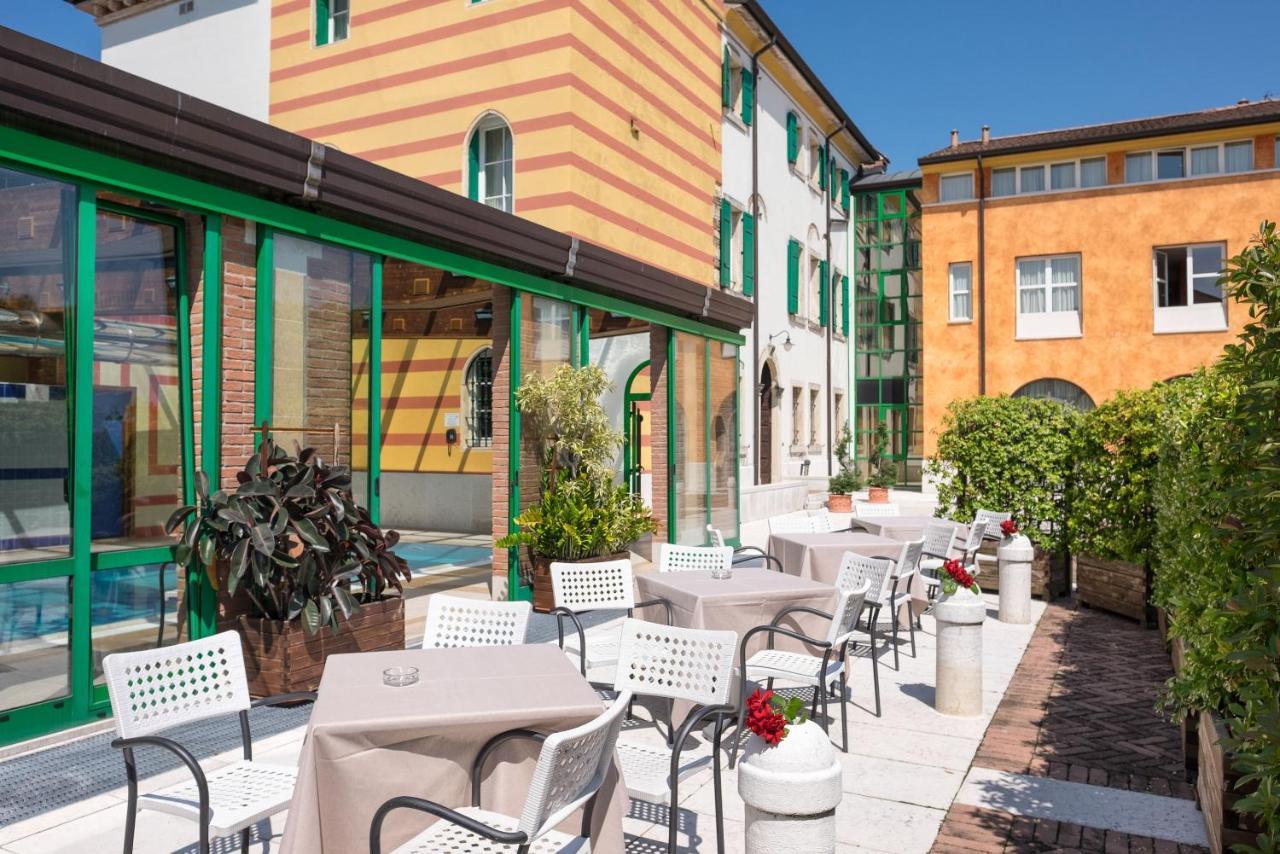 Hotel Villa Malaspina Castel d'Azzano Exterior photo